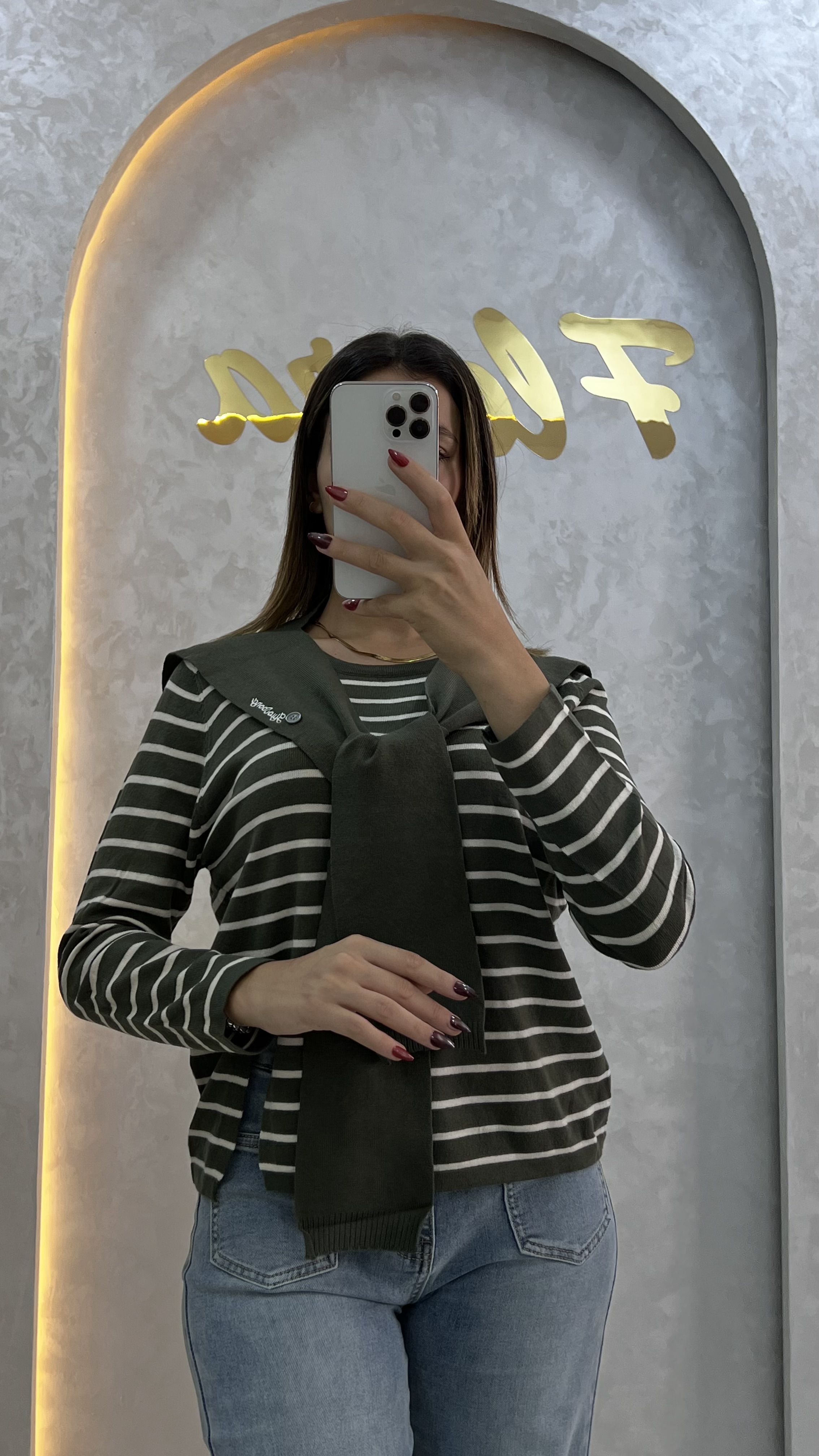 Pull Rayé  avec Écharpe Intégrée ✨