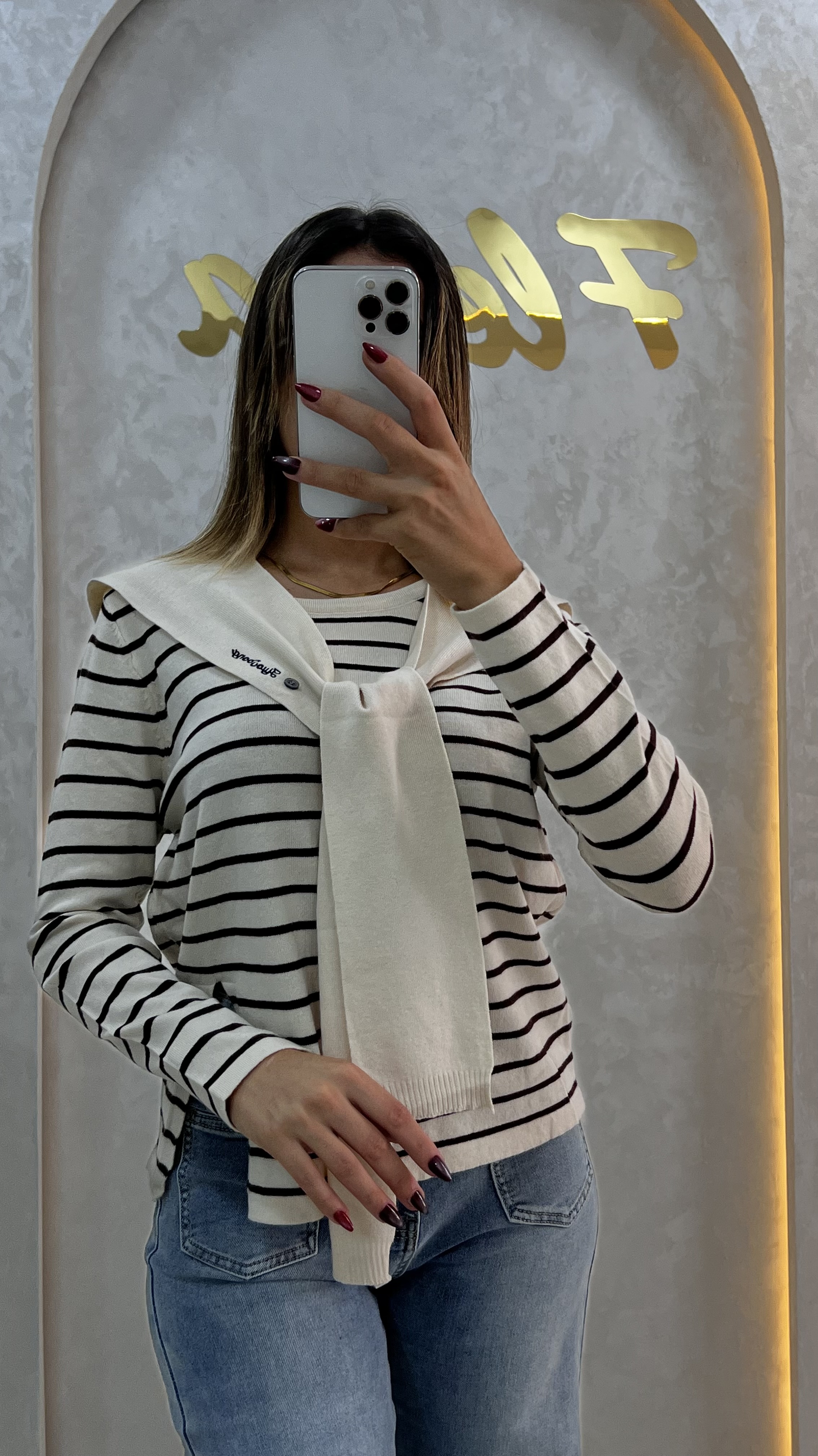Pull Rayé  avec Écharpe Intégrée ✨