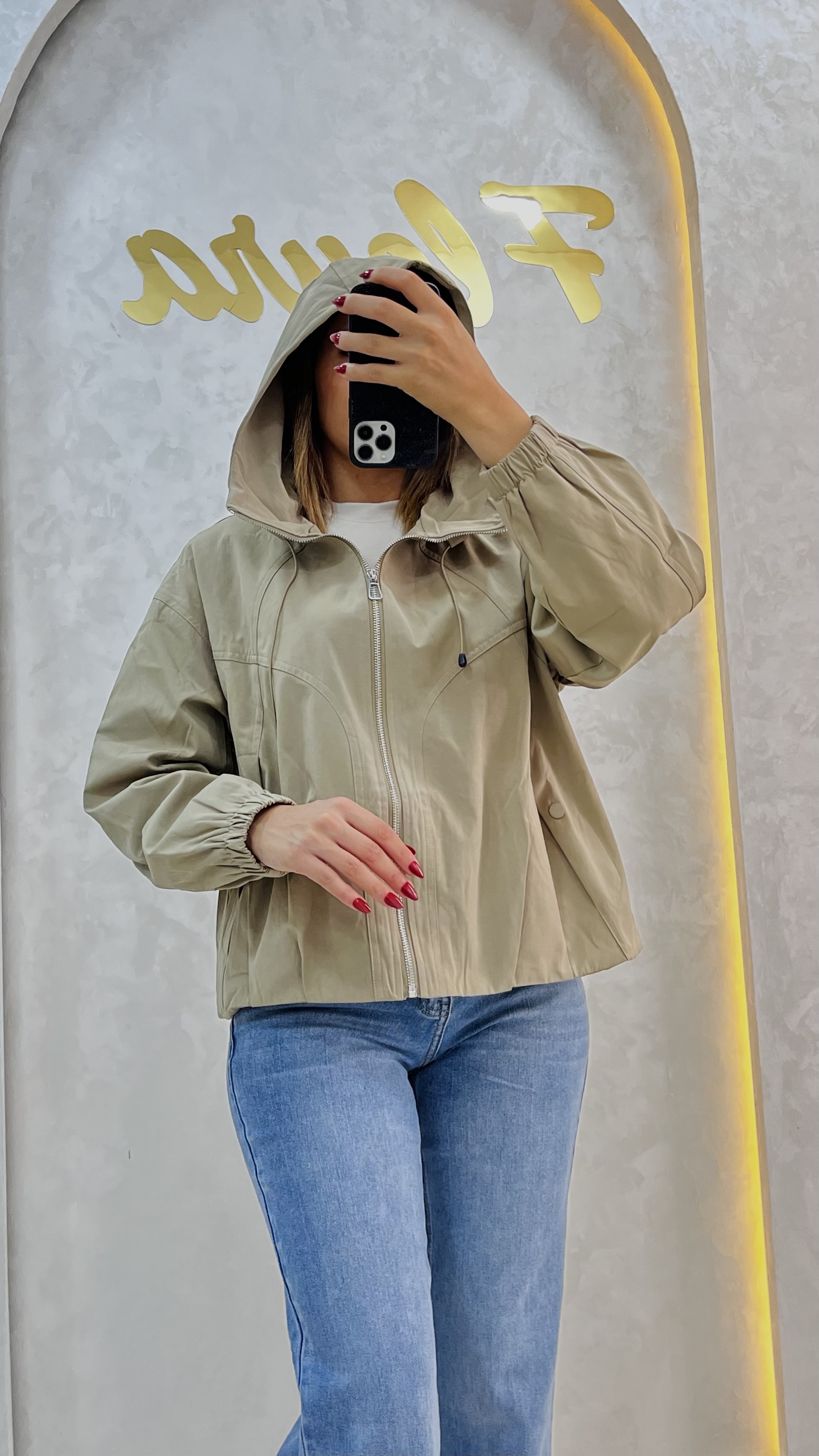 Veste coupe-vent à capuche